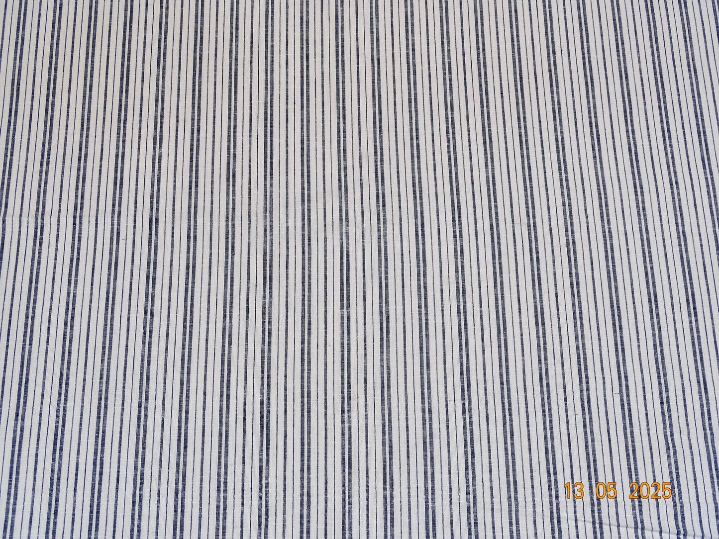 Weiß dunkelblau gestreiftes Leinen A-009
