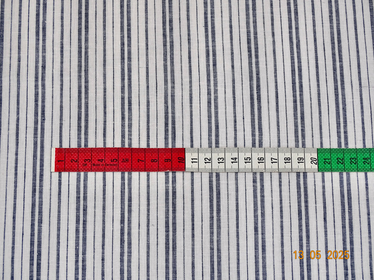 Weiß dunkelblau gestreiftes Leinen A-009