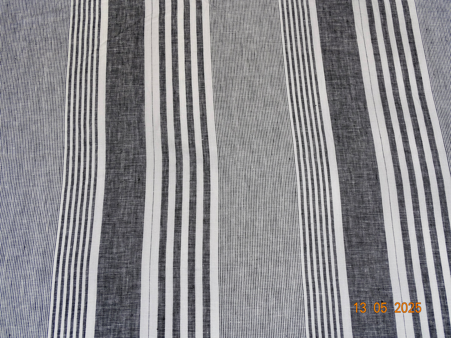 Schwarz gestreiftes Leinen A-003