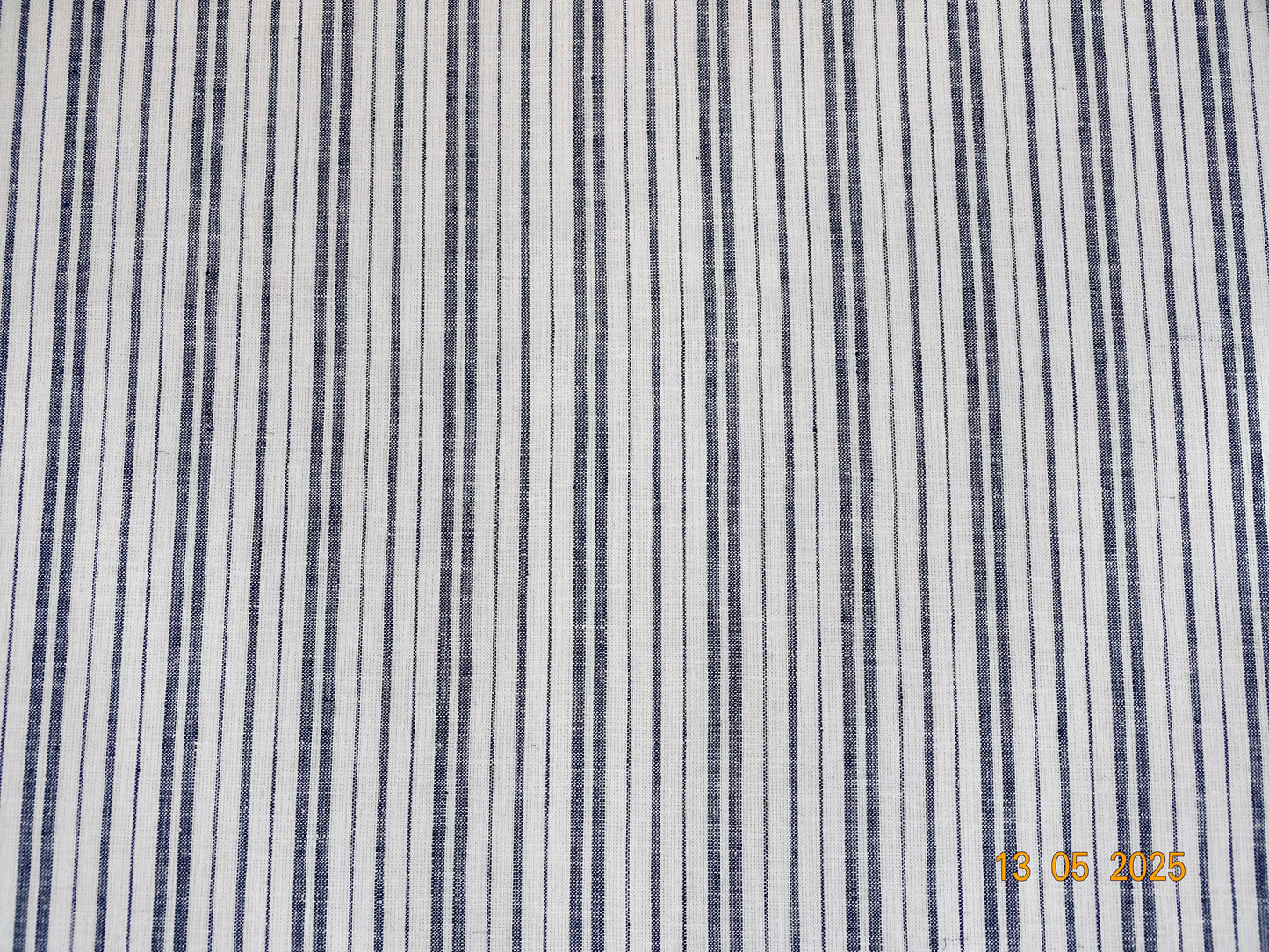 Weiß dunkelblau gestreiftes Leinen A-009