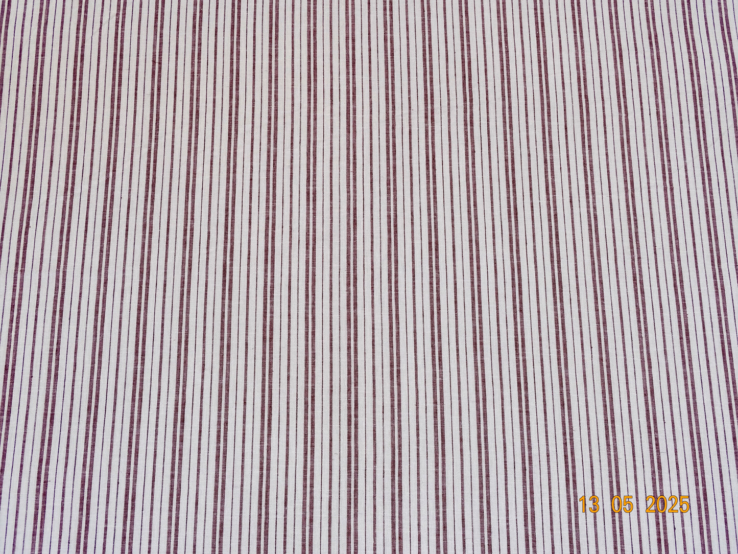 Weiß ochsenblutrot gestreiftes Leinen A-005