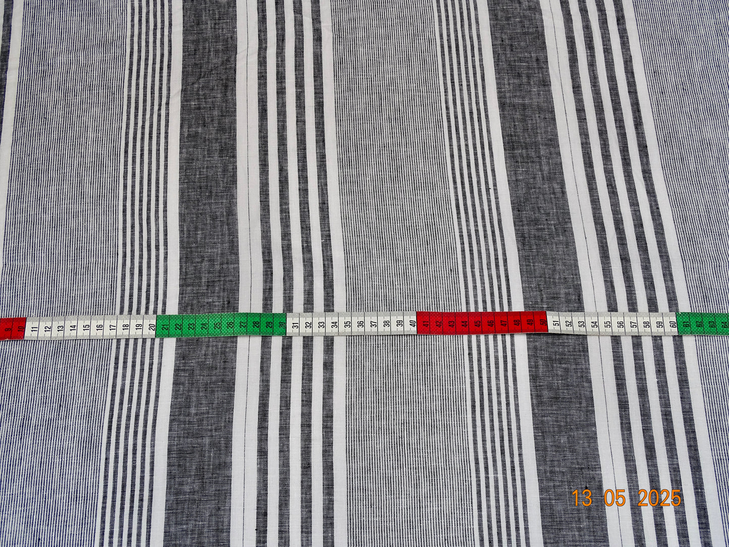 Schwarz gestreiftes Leinen A-003
